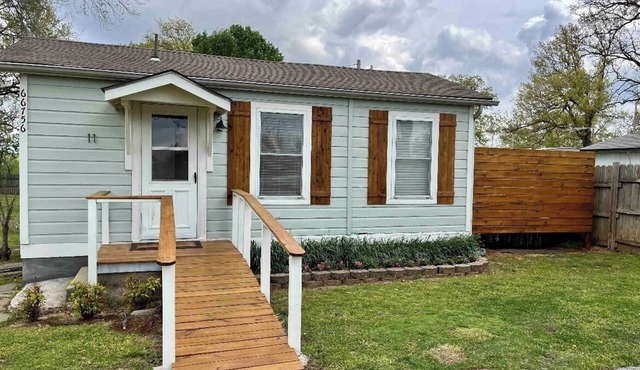 Cape Cod Style on Grand Lake - Romantic Honeymoon Cottage w/Hot tub #11
