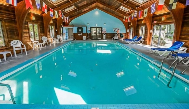 Cape Cod Vibrant 2BR Condo w Indoor Swimming Pool & Games Room