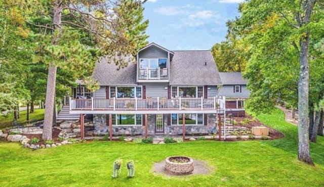 Cape Cod w/425' of AMAZING White Fish Chain Shoreline, SANDY BEACH + EXTRAS