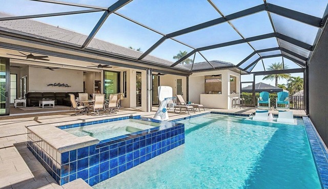 Cape Coral Beauty 4 BR/3BA - Boater's Paradise w/Sunset Dreams! (Boat Available)