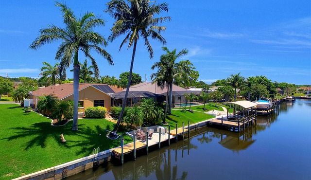 Cape Coral Southern Exposure Vacation Paradise Located On A Canal, Heated Pool