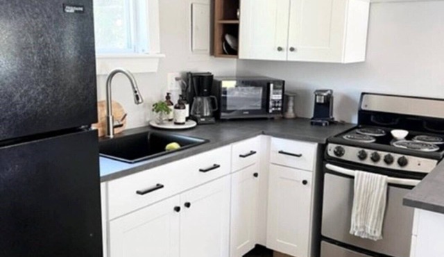 Cape Cottage Getaway. Minutes to Mayflower Beach