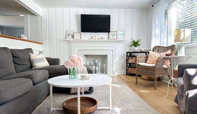 Cape Cottage✦Walk to Beaches✦Large Fenced Yard