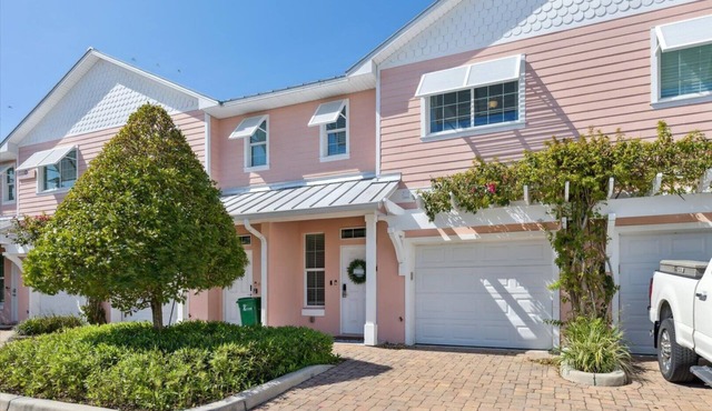 Cape Crossing Dream w/Pool, BBQ & Gym - Near Marina, Beach & Shops!
