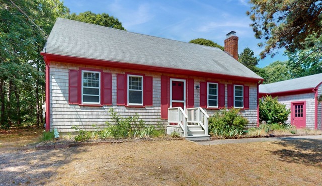 Cape Getaway -walk to restaurants & shops, near bay & ocean beaches & rail trail
