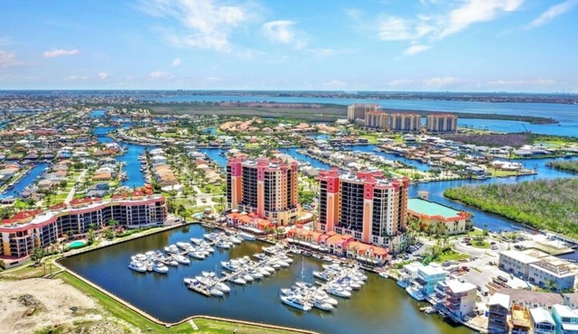 Cape Harbour 12th floor condo! 'Low Season' Rates start at 950/week!