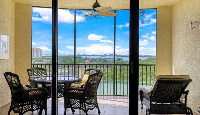 Cape Harbour | 9th Floor Condo