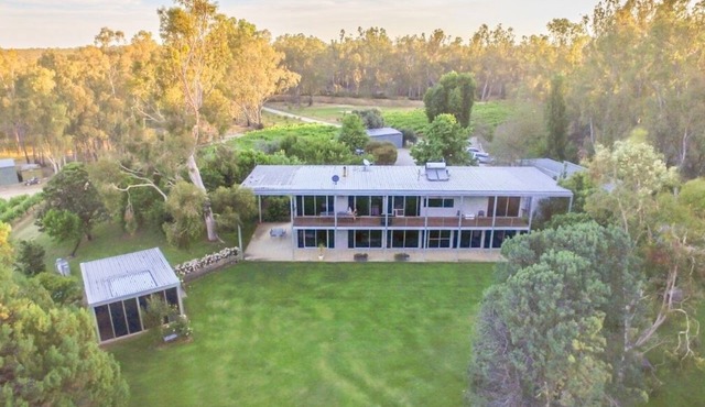 Cape Horn Vineyard 5 Bedroom House Riverfront