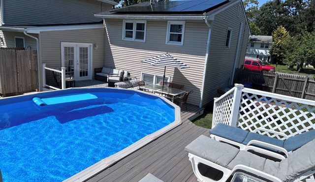 Cape May 4 Bed Pool Oasis,Dog Friendly, Sleeps 10, Outdoor shower + Firepit + EV