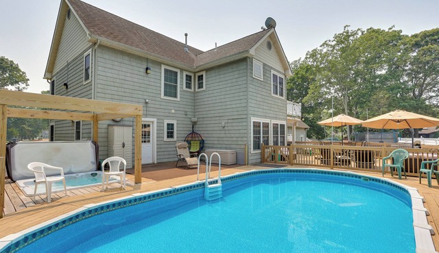 Cape May Getaway w/Private Deck & Hot Tub!