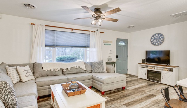 Cape May Home w/Deck ~ 2 Mi to Beach!