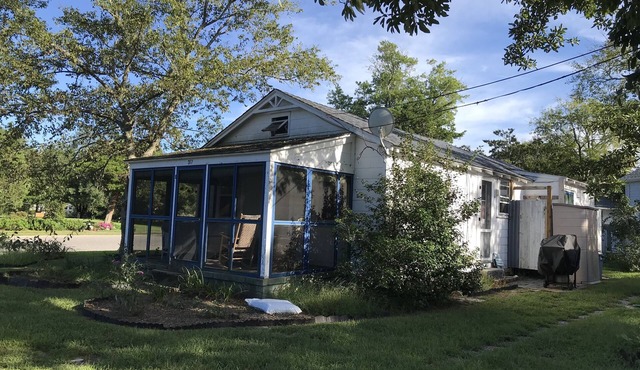 Cape May Pt. Birders Paradise, 2 bedroom cottage with open floorplan & 2 porches