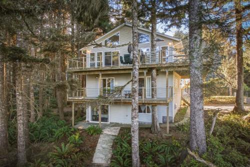 Cape Meares 4BR Oceanview Retreat King Bed