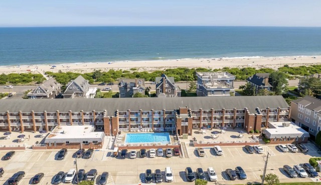 Cape Roc Condo with Ocean Views and Heated Pool 1/2 Block to the Beach