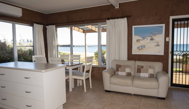 Cape View Cottage - beachside