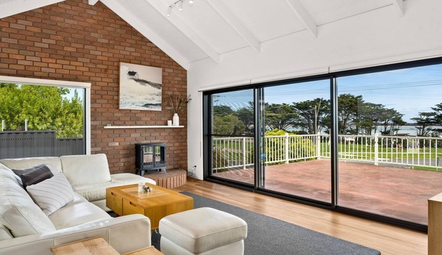 Cape View San Remo - with water views