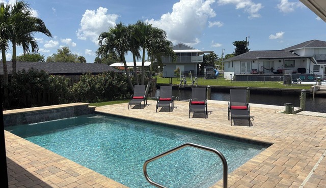 Cape Way Florida - North Fort Myers River access Pool home across downtown Ft.M.