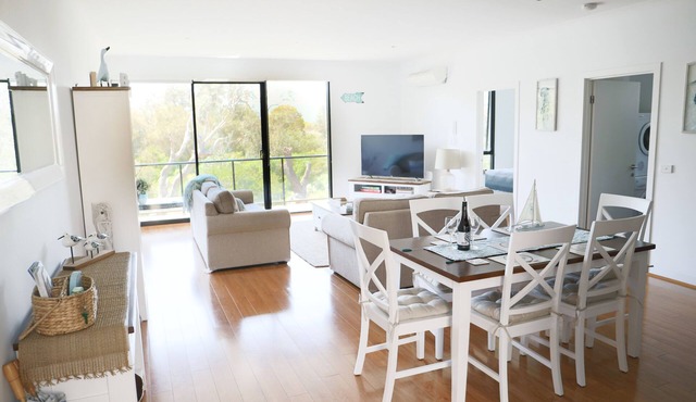 "CAPEL SUNRISE" Beautiful 2BR New Apartment, opposite foreshore. Location +