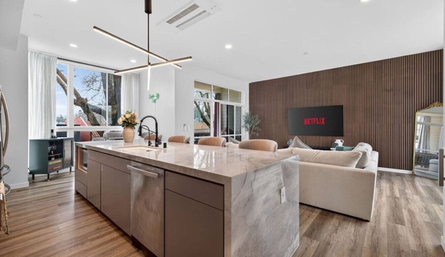 Capital City Loft | Modern 3BD Downtown Sacramento