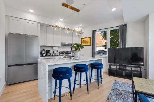 Capital Hill 1 Charming Oasis in Downtown DC near Metro with Rooftop View and Free WIFI