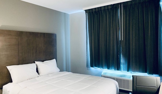 Capital Hotel - Cozy Queen Room minutes away from Manhattan !