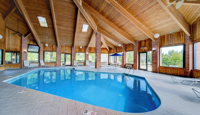 Capital O Amerihost Inn and Suites Fulton Hwy 54 MO