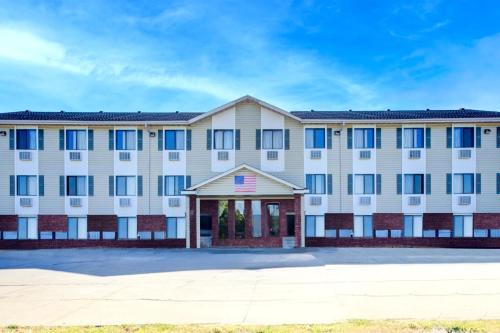 Capital O Amerihost Inn and Suites Kingdom City Hwy 54 MO