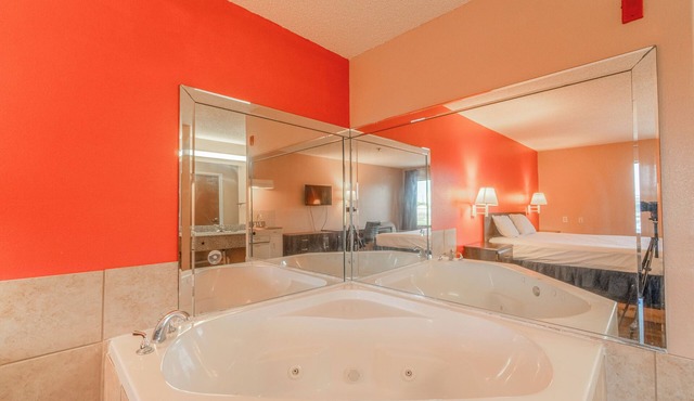 Capital O Fairway Inn - Baytown La Porte TX