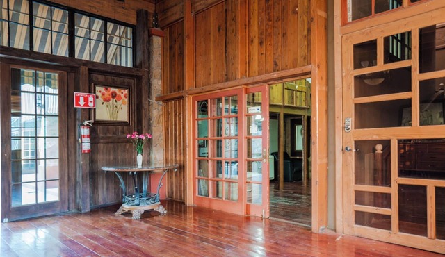 Capital O Hotel Villa Azura