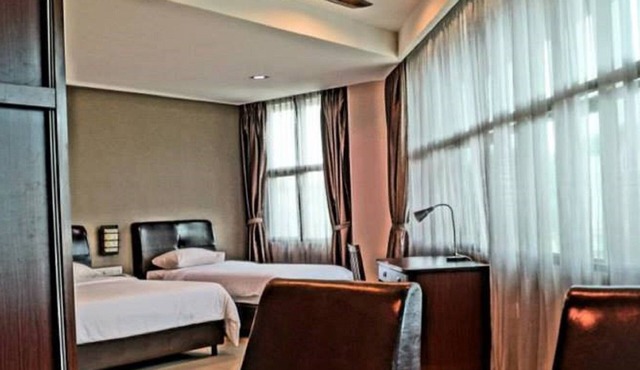 Capital O Rail Hotel