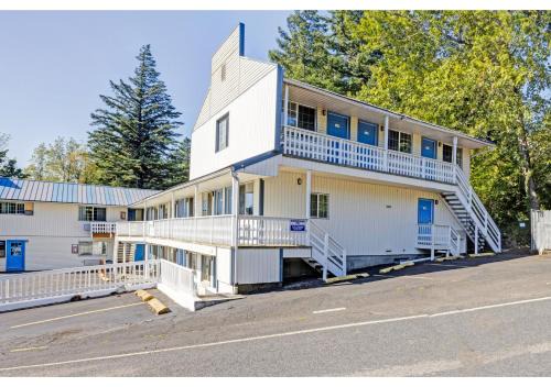 Capital O Stevenson Inn Riverside