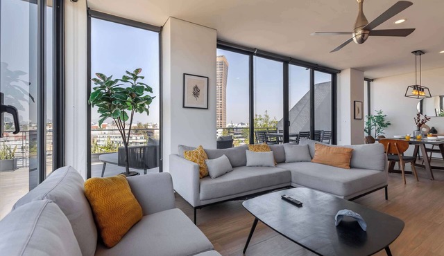 Capitalia | Designer Charm near WTC