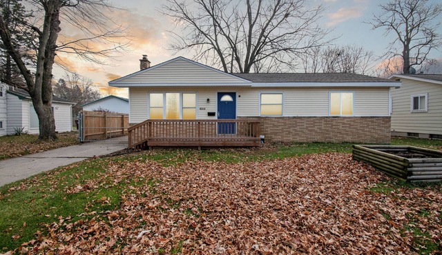 Capitol City Ranch: Deck,Grill,Park & Air Hockey