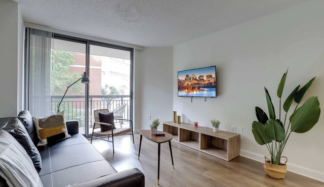 Capitol Comfort, Stylish Stay