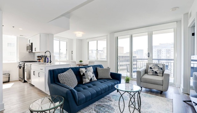 Capitol Convenience 2BR Luxury, Minutes from DC