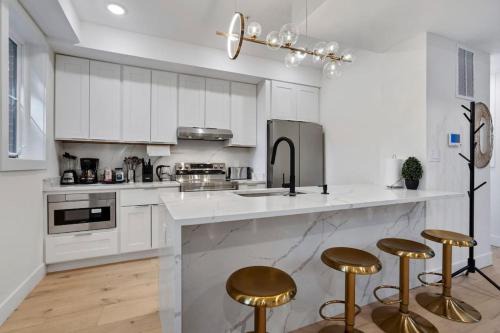 Capitol Hill 3 Charming Townhouse in Downtown DC with Modern Kitchen with Rooftop views