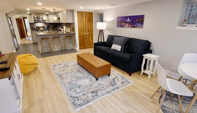 Capitol Hill Apt by Union Station, Sleeps 4