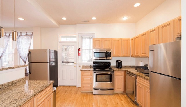 CAPITOL HILL CHARMER: Monument to History & Politics