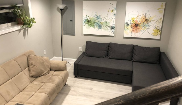 Capitol Hill - Easy Metro Access & Free Parking