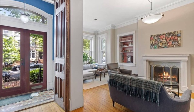 Capitol Hill Homestay/Historic & Solar-Powered