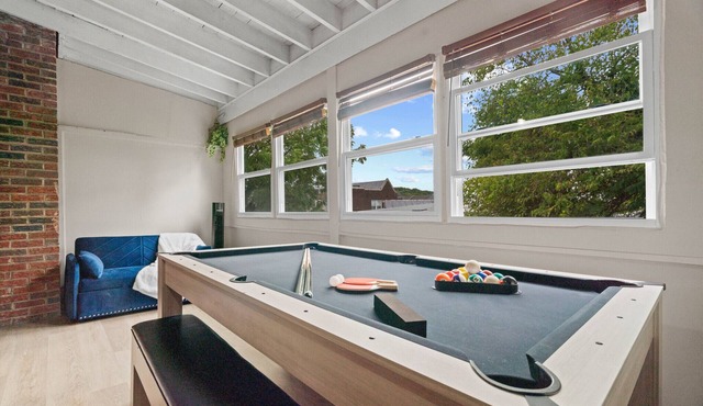 Capitol Hill King Bed Suite+Free Parking+Private Lounge