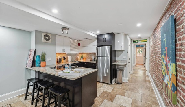 Capitol Hill-SLPS 4-Walk 2 blk Metro/Cafes