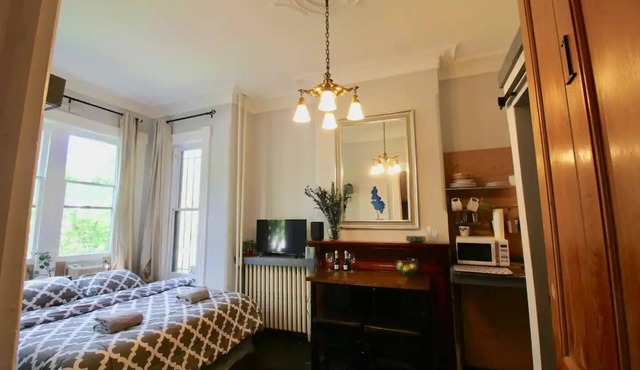 Capitol Hill Studio, near Capitol, Supreme Court, Eastern Market, Free Parking