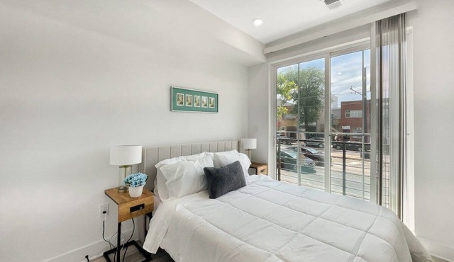 Capitol Hill Urban 2 BR Unit Near City Life