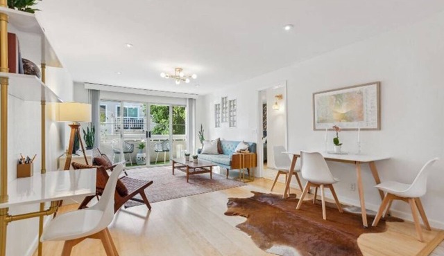 Capitol quarters! 2 bedroom condo, walking distance to everything!