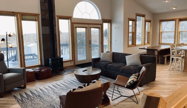 Capitol Reef Home with fast wi-fi and washer/dryer