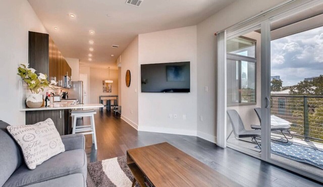 Capitol View Condos | Downtown Austin - Lone Star
