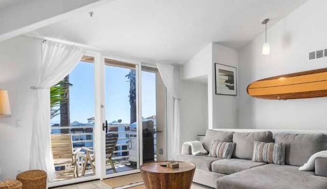 Capitola Village Condo - 1 min walk to beach