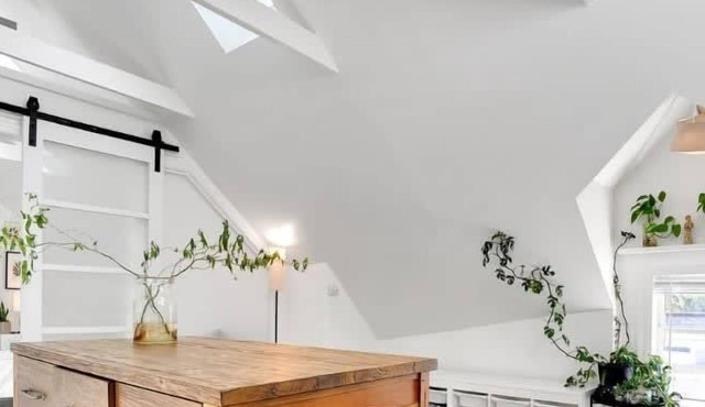Capitola Village Work-Live Loft - Pet Friendly
