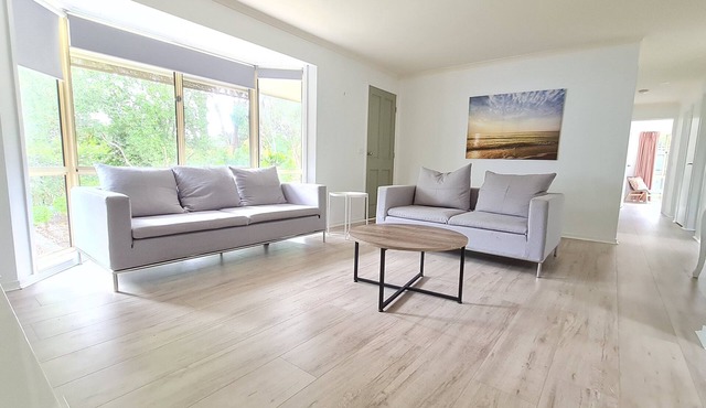 Caplesound Beach house 5 min walk to beach